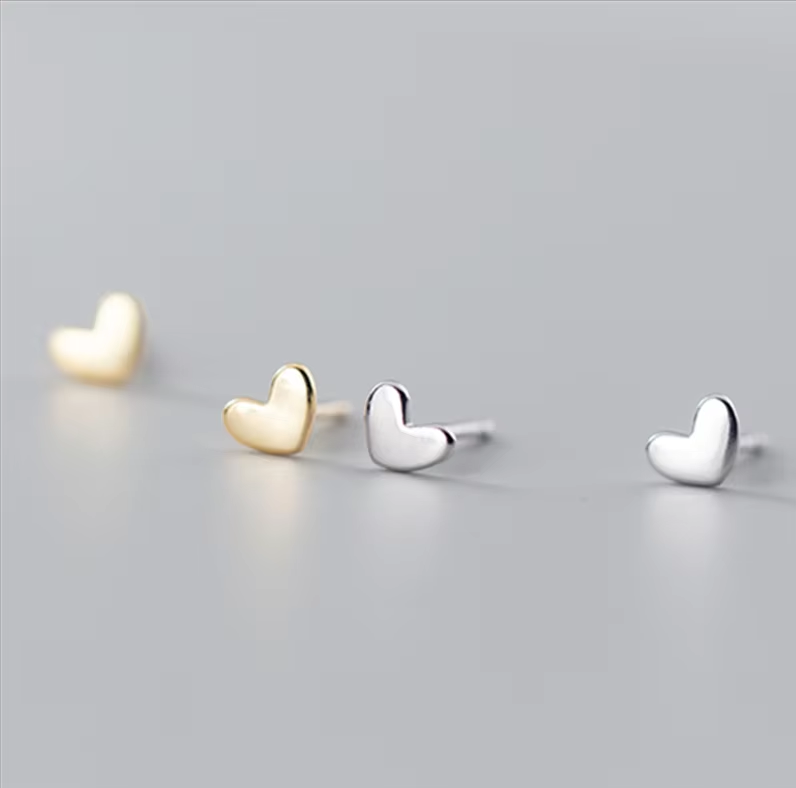 Dainty Heart Studs S925